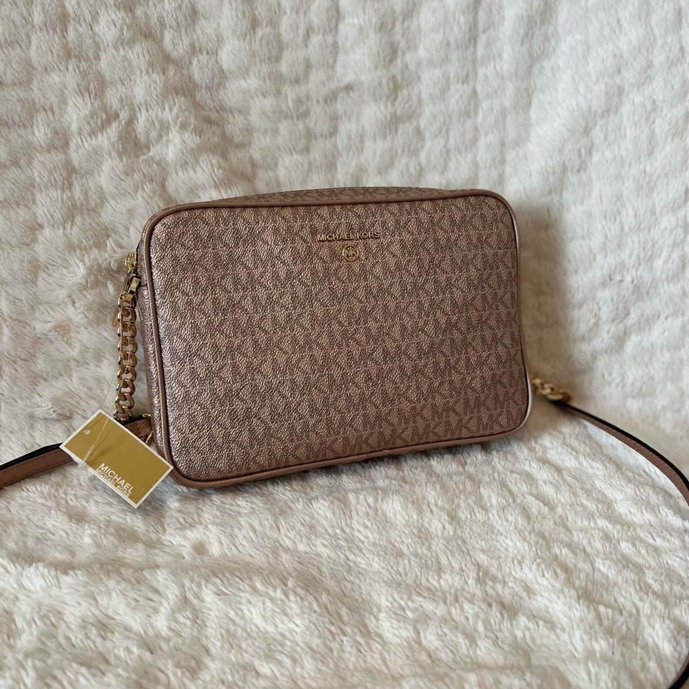 SOLD- NWT micheal kors jet set